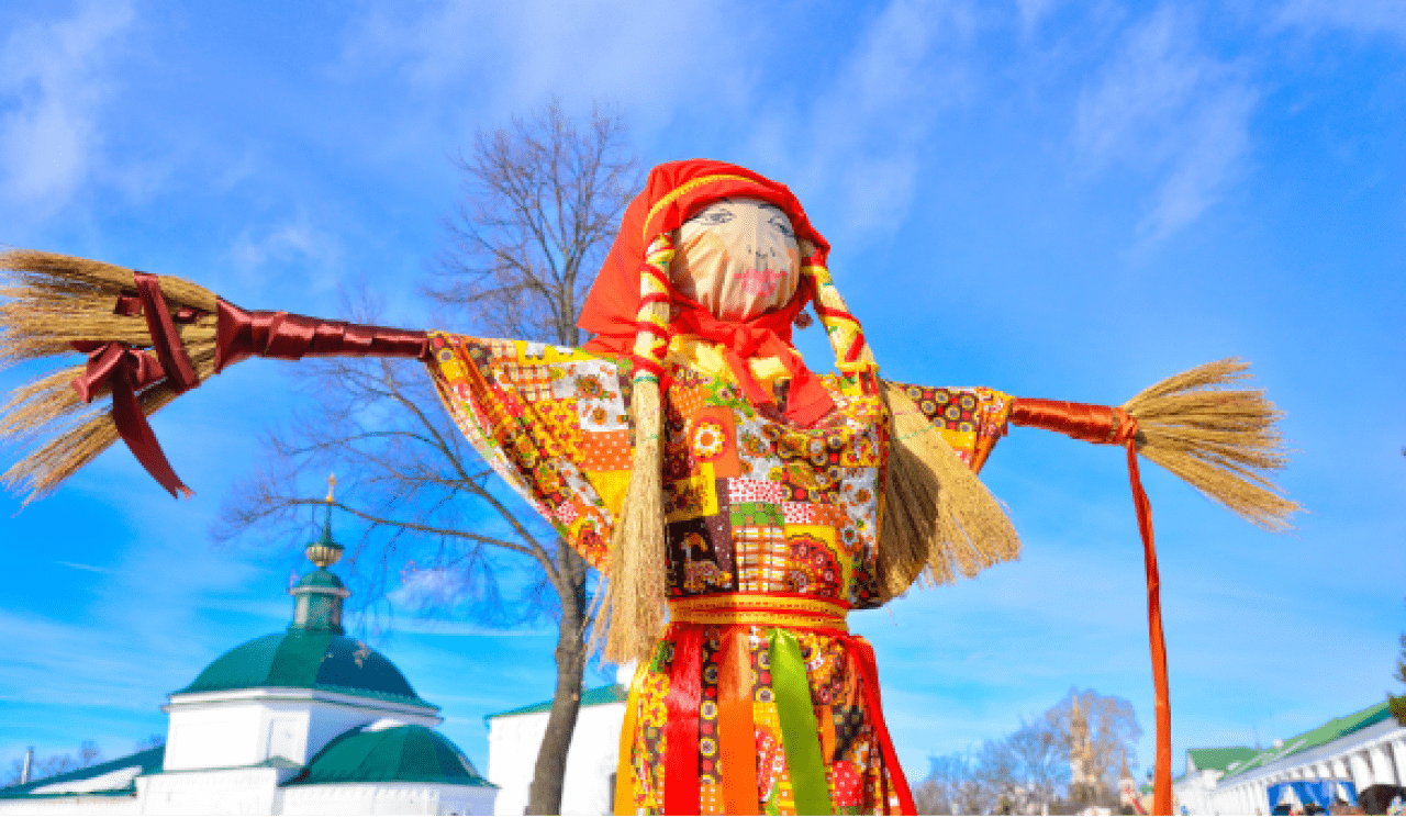 Туристы смогут попробовать 50 видов блинов на Масленице в Москве