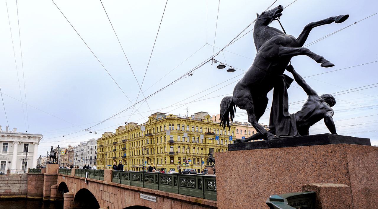 «Звериный» образ Санкт-Петербурга: «львы, орлы и куропатки, рогатые олени…»