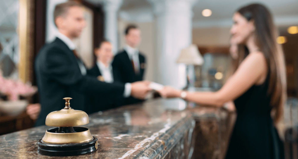 Почему отельерам не хватает персонала и где его искать
