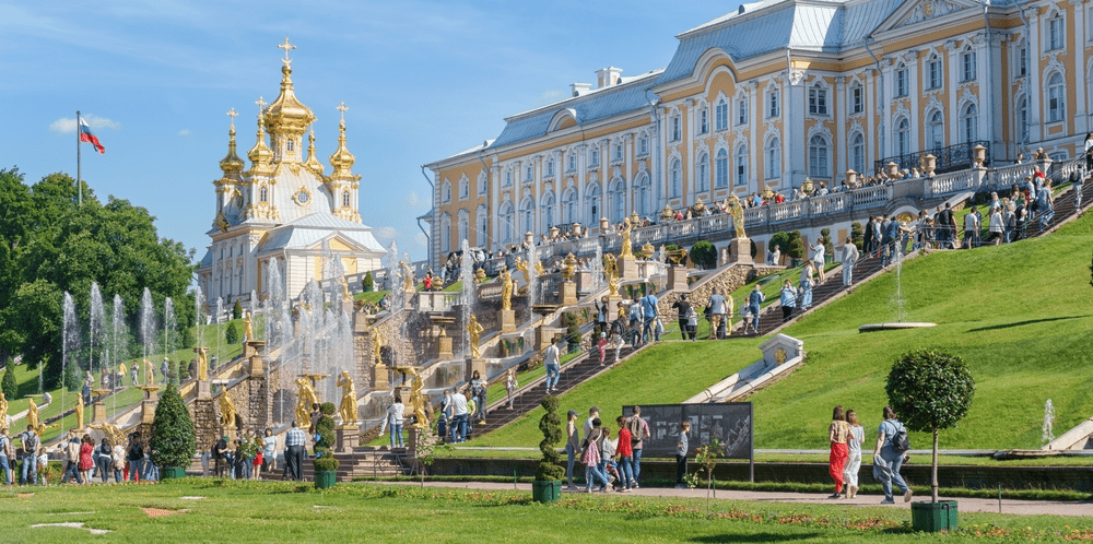 Санкт-Петербург на майские праздники посетили более 850 тысяч туристов