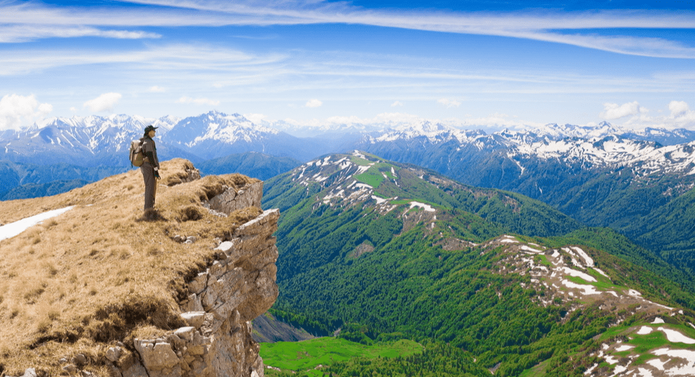 Туроператоры назвали самые популярные пешие маршруты по горам Кавказа