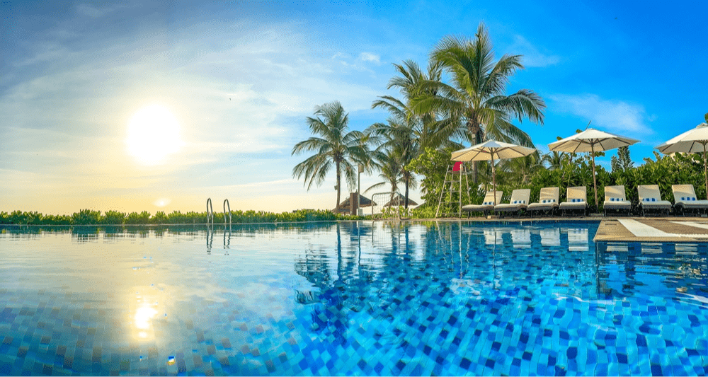 Крепкий рубль на 20-30% повысил спрос на туры в бархатный сезон