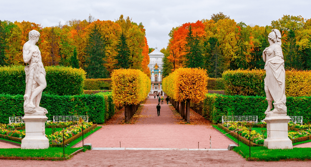 Санкт-Петербург лидирует по бронированиям туров на осенние каникулы