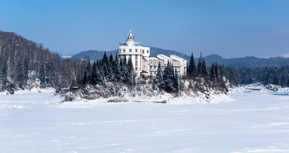 Российские отели на зимние каникулы бронировали активнее, чем год назад