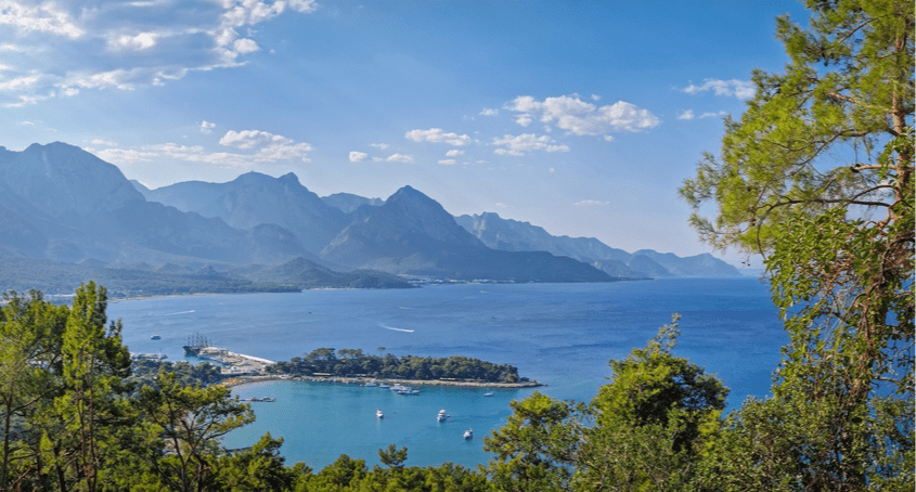 Куда туристы полетят на 23 февраля по России и за рубеж