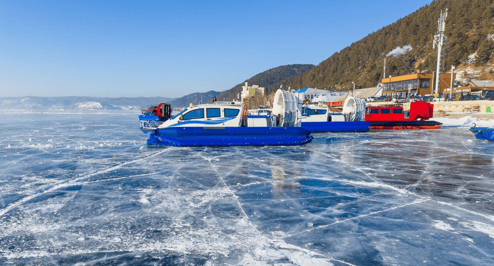Ледовые экскурсии на Байкале безопасны для организованных туристов