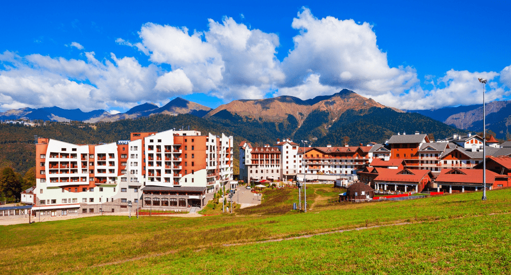 Россияне в 2025 году чаще всего бронировали отели Москвы, Петербурга и Сочи