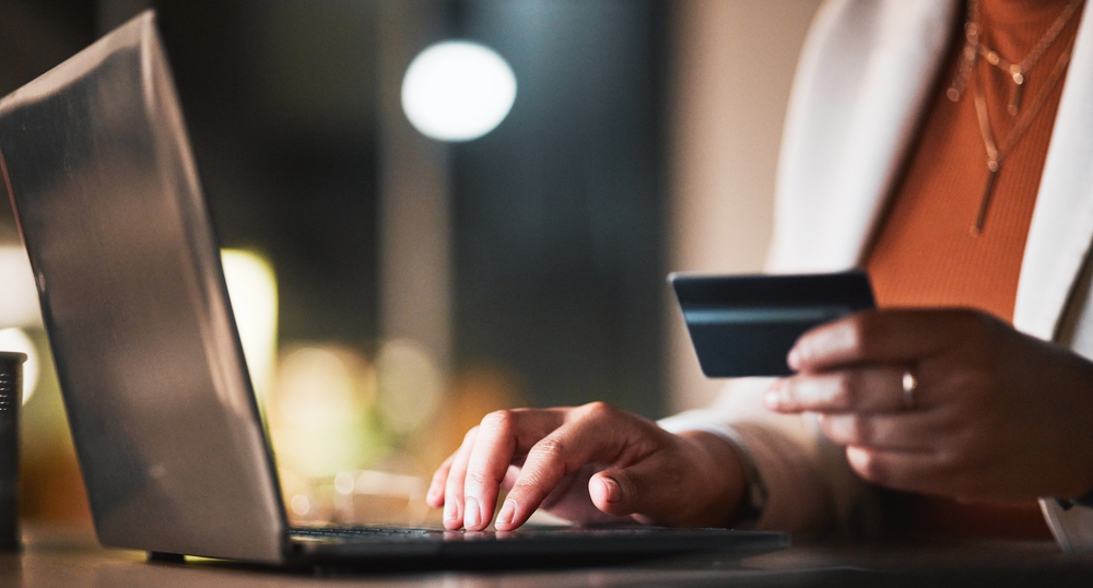 На первом месте в тратах пользователей сервиса «Плати по миру» – путешествия