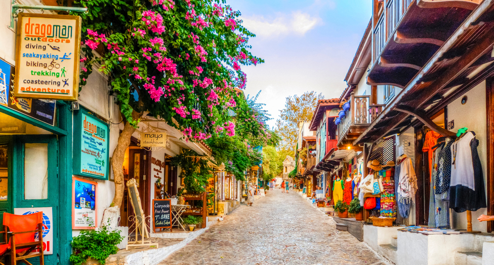 Всё разнообразие отдыха на майские праздники: рекомендации экспертов РСТ