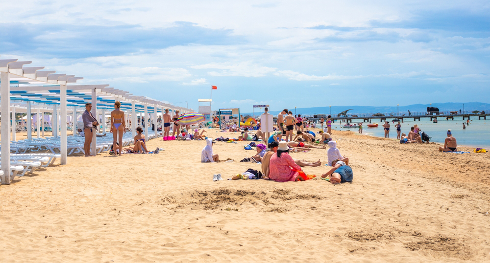 Россияне активно бронируют летний отдых в России: топ-10 регионов