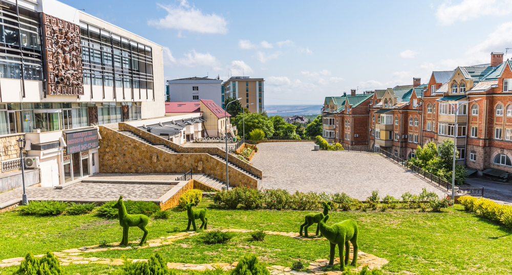 Российские туристы в 2025 году потратили за рубежом в шесть раз больше, чем иностранные в России