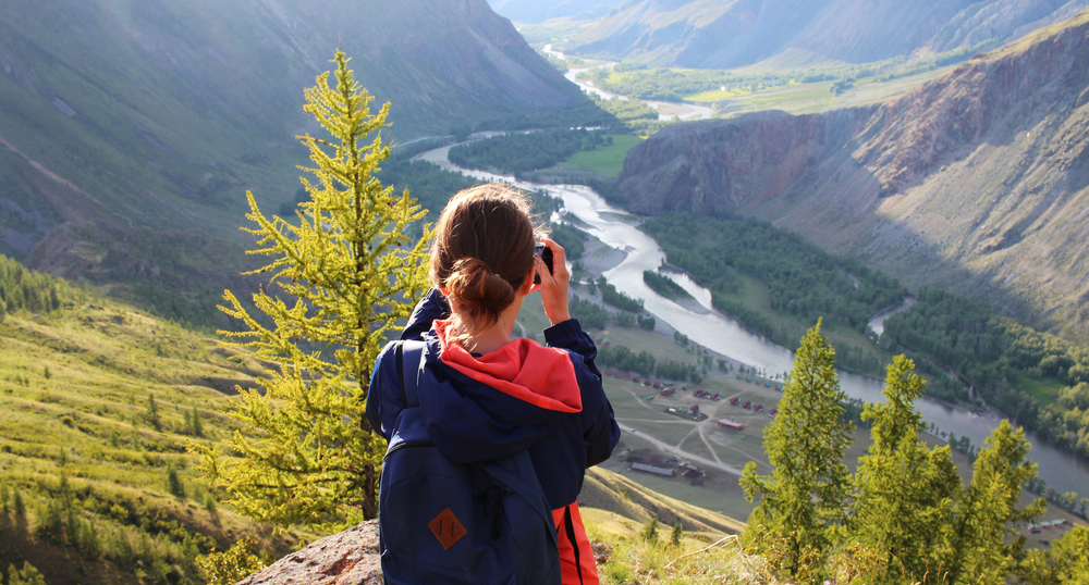 Зумеры едут на Кавказ, миллениалы – на Камчатку: в РСТ рассказали, как меняется турист в России