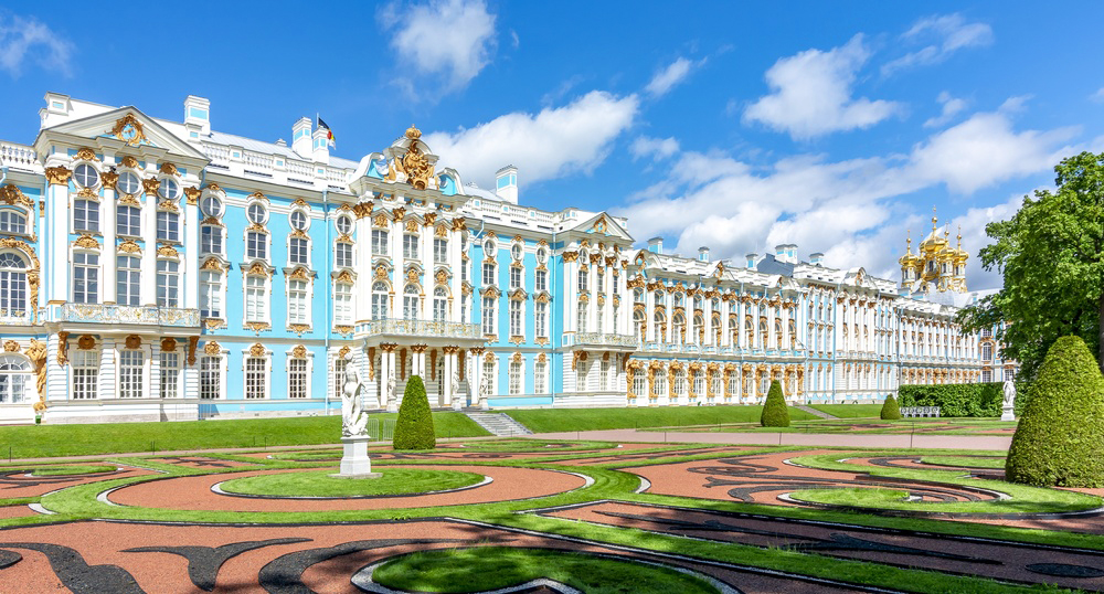 Туроператоры и отельеры отмечают снижение спроса на майские в Петербург