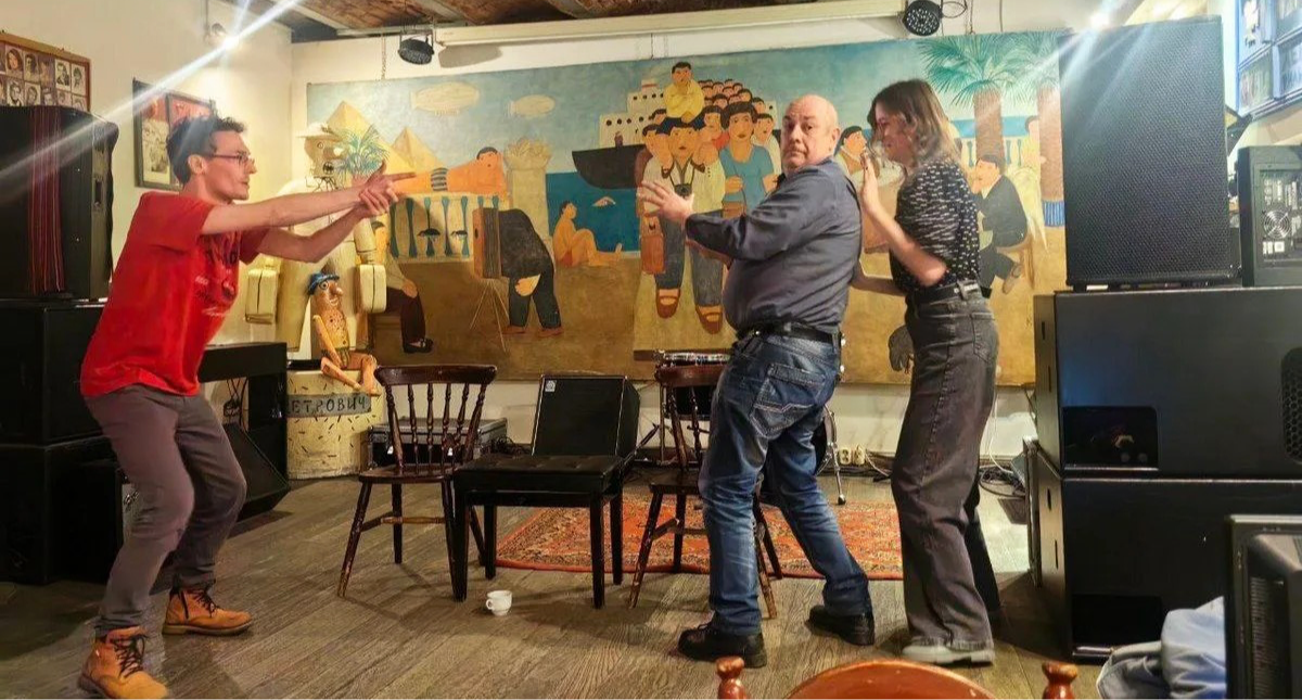 Шесть театров на одной сцене и благотворительный аукцион