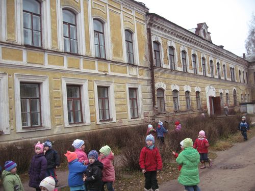 Детские сады вышний волочек. Императорский путевой дворец Вышний Волочек. Гимназия 2 Вышний Волочек. Путевой дворец Екатерины Вышний Волочек. Вышний Волочек путевой дворец Осташковская 3.