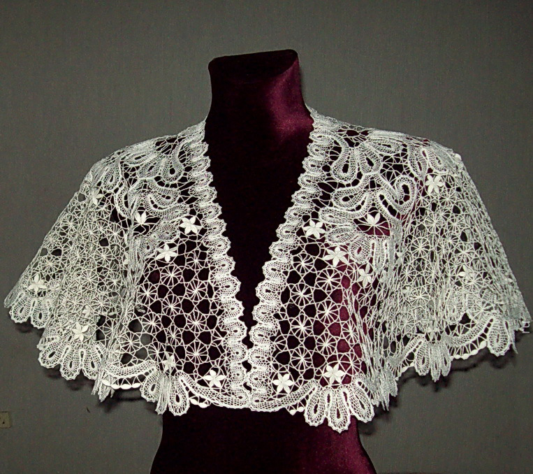 Вологодское кружево кружевница. Елецкое кружево фото. Оплечье лилии елецкое кружево. Елецкие кружева липецк. Оплечье крылья-2 елецкое кружево.