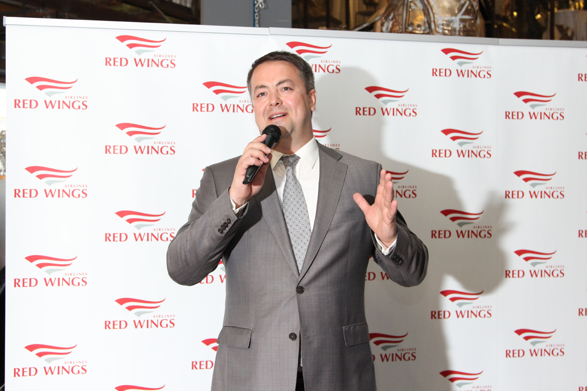 Авиакомпания ред вингс генеральный директор. Ред вингс форма бортпроводников. Авиакомпания ред вингс генеральный директор. Ред вингс смена руководства. Ред вингс жуковский.