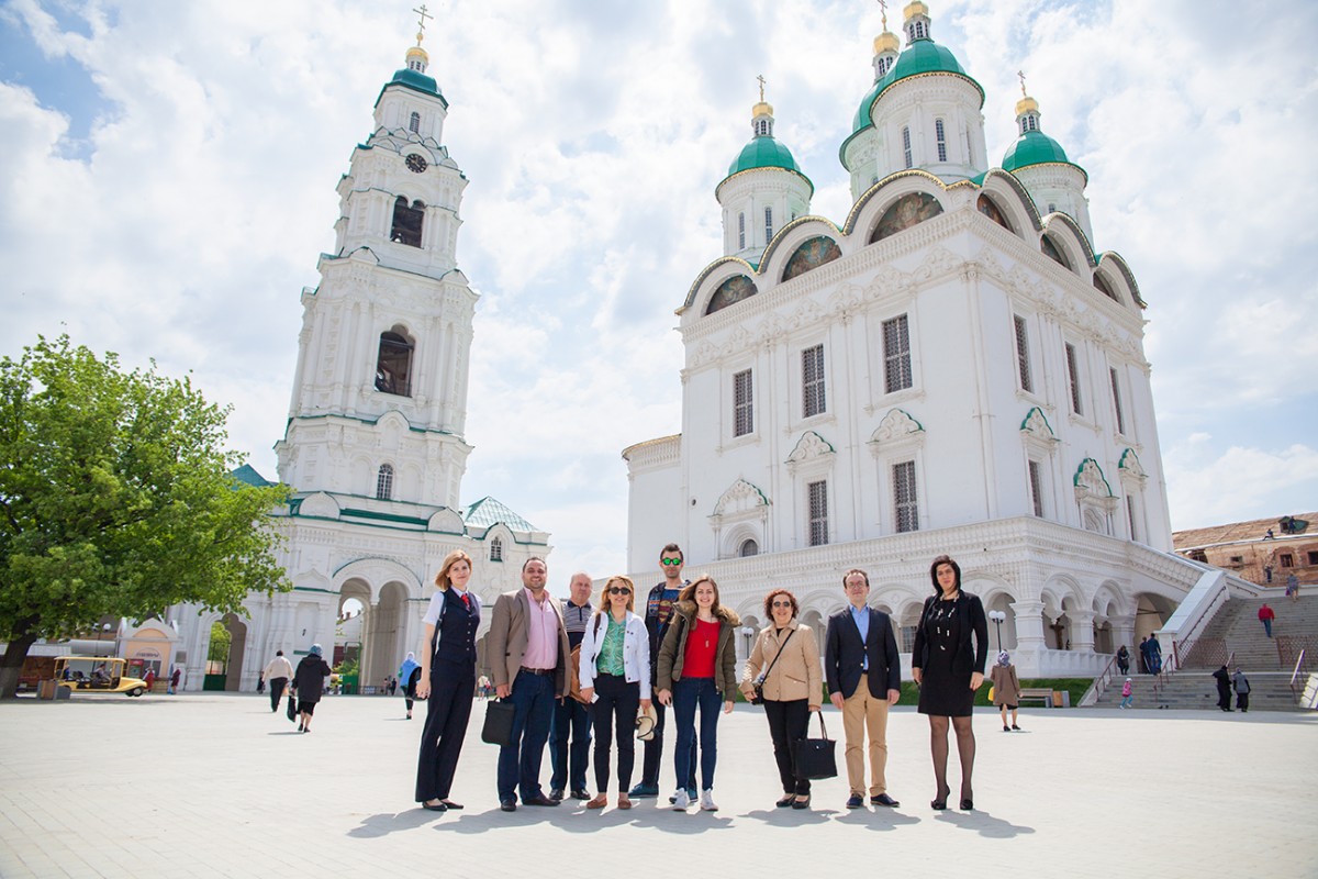 Астрахань Кремль и Лотос фото